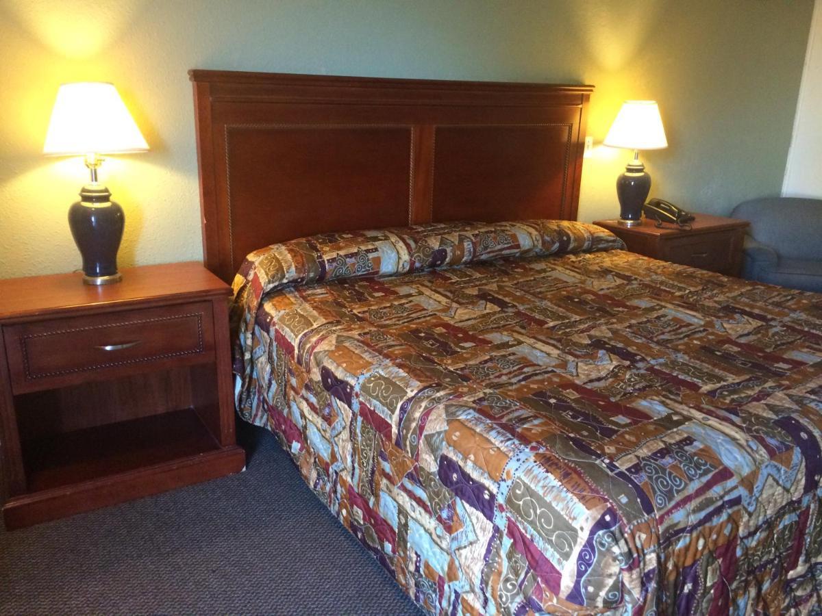 Rest Inn - Extended Stay, I-40 Airport, Wedding & Event Center Амарило Екстериор снимка