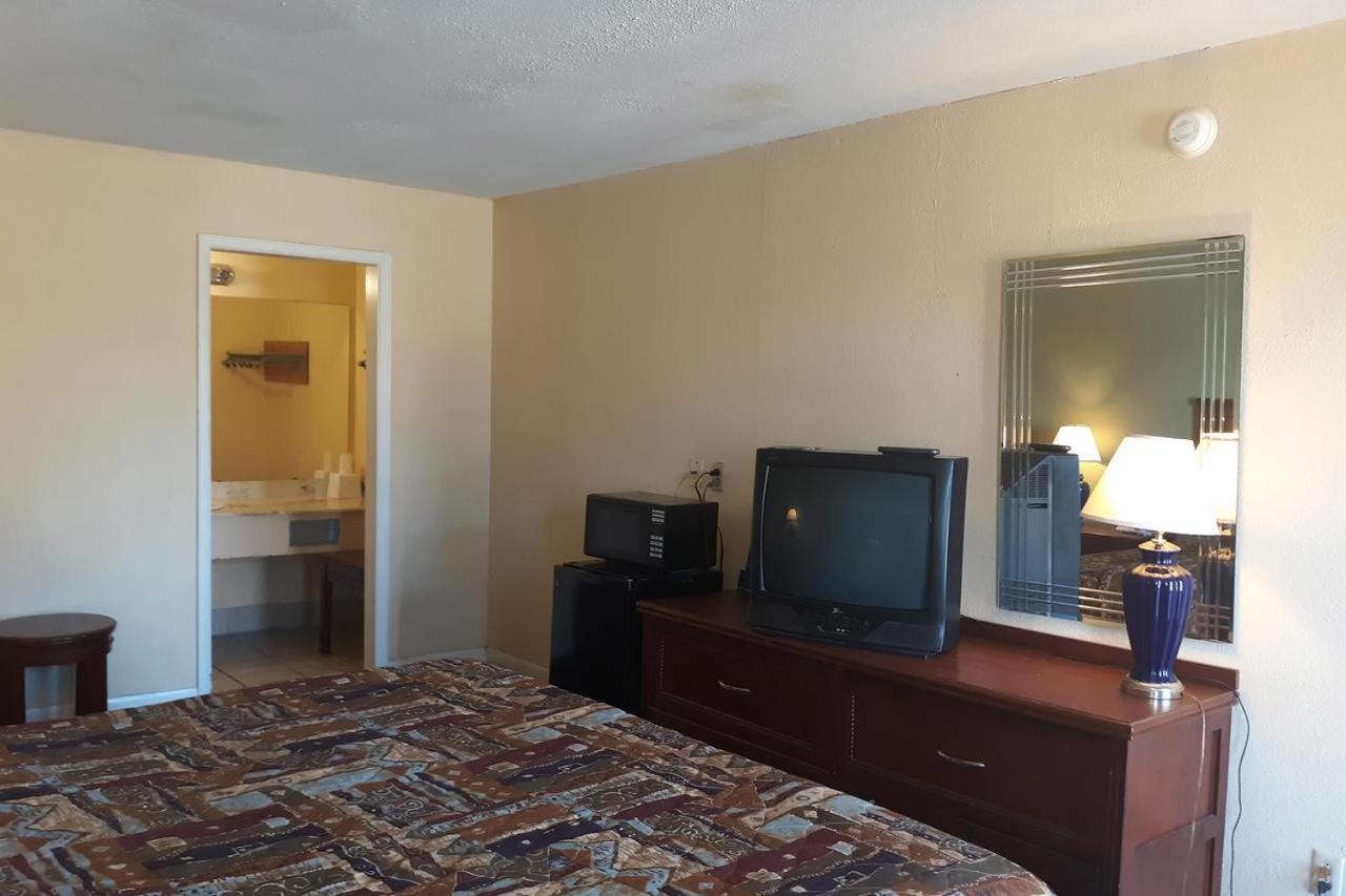 Rest Inn - Extended Stay, I-40 Airport, Wedding & Event Center Амарило Екстериор снимка
