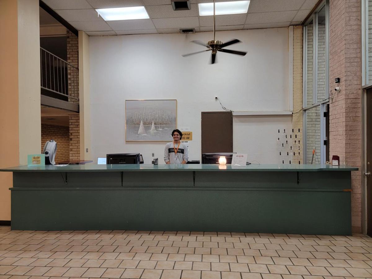 Rest Inn - Extended Stay, I-40 Airport, Wedding & Event Center Амарило Екстериор снимка
