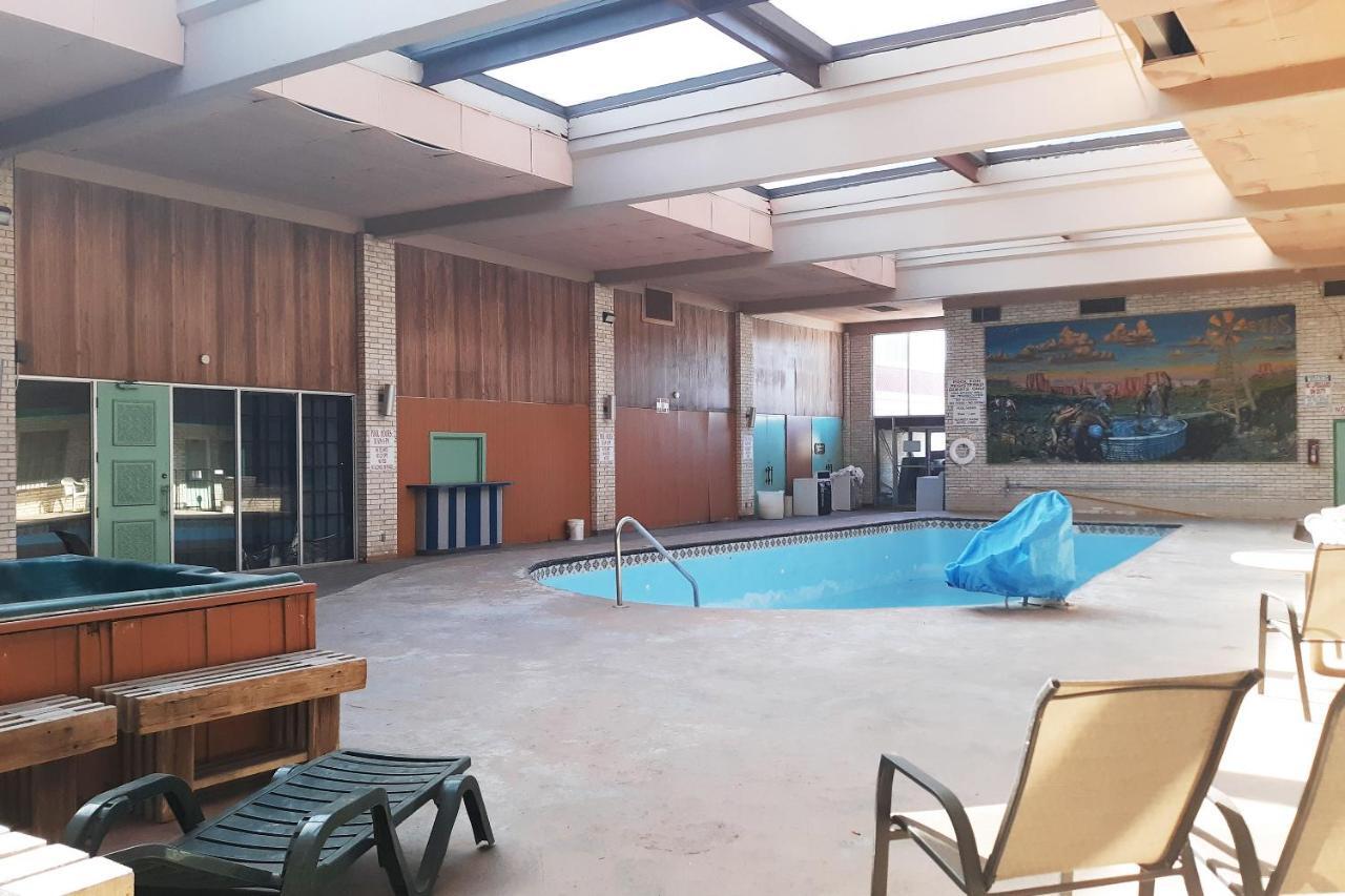 Rest Inn - Extended Stay, I-40 Airport, Wedding & Event Center Амарило Екстериор снимка