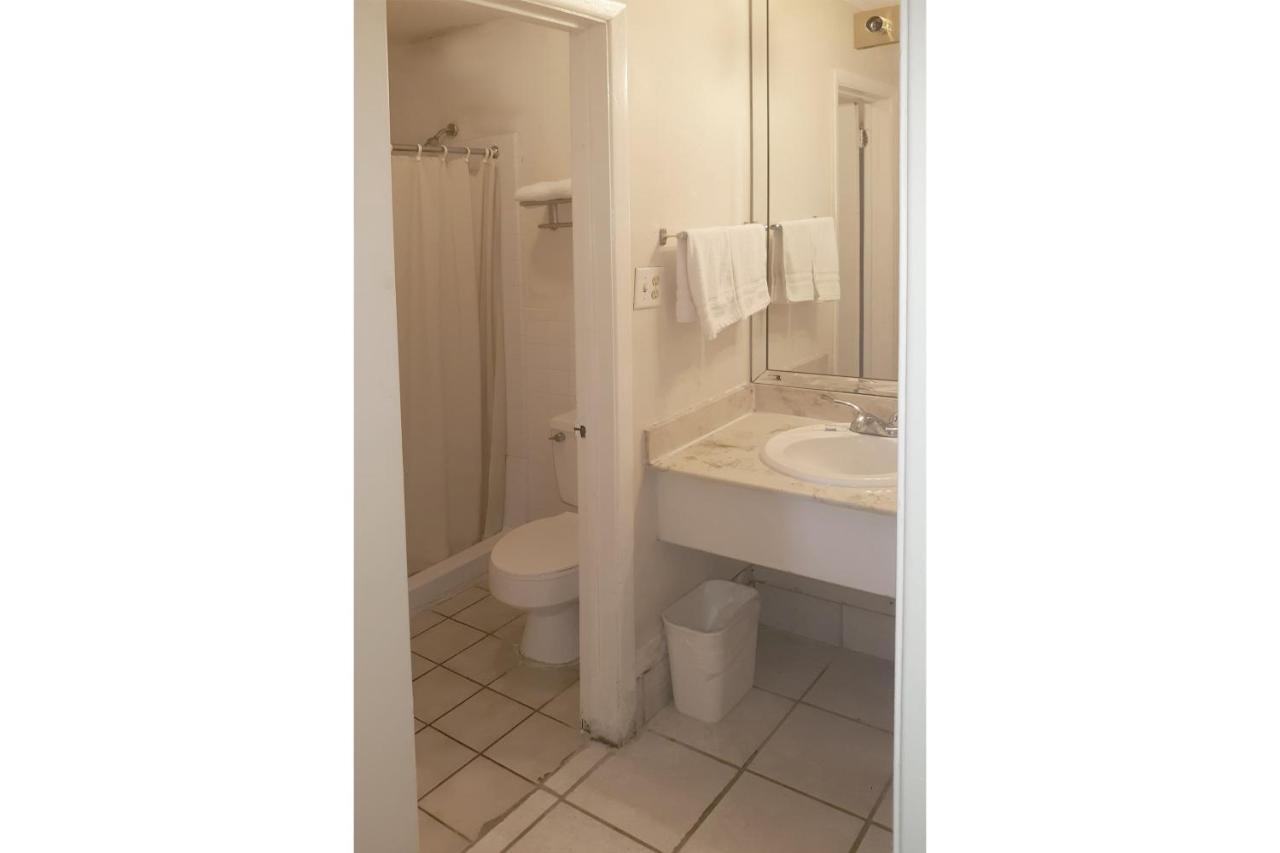 Rest Inn - Extended Stay, I-40 Airport, Wedding & Event Center Амарило Екстериор снимка