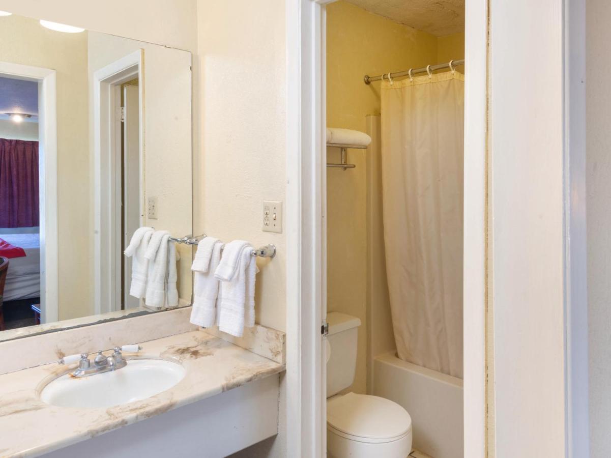 Rest Inn - Extended Stay, I-40 Airport, Wedding & Event Center Амарило Екстериор снимка