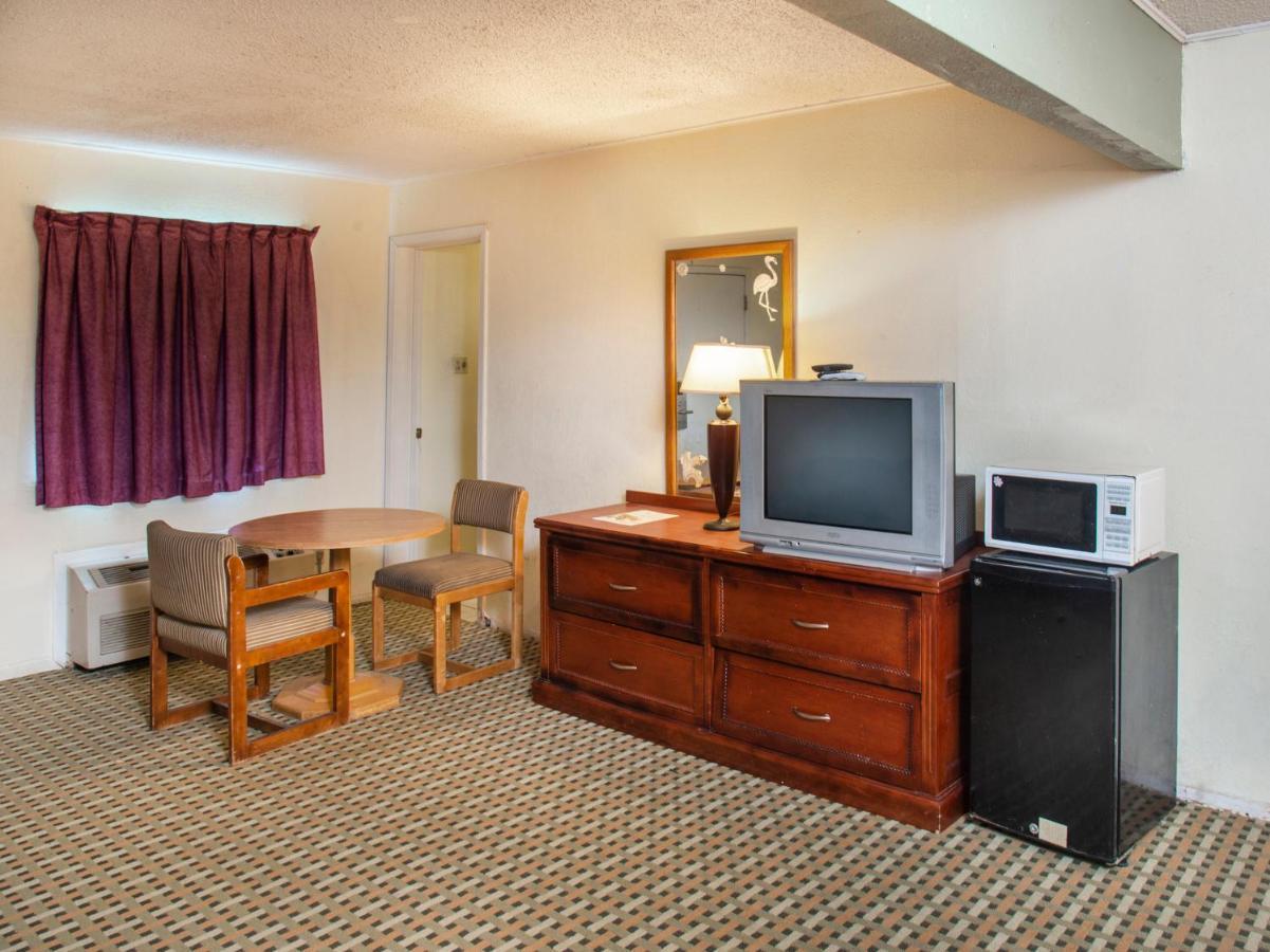 Rest Inn - Extended Stay, I-40 Airport, Wedding & Event Center Амарило Екстериор снимка